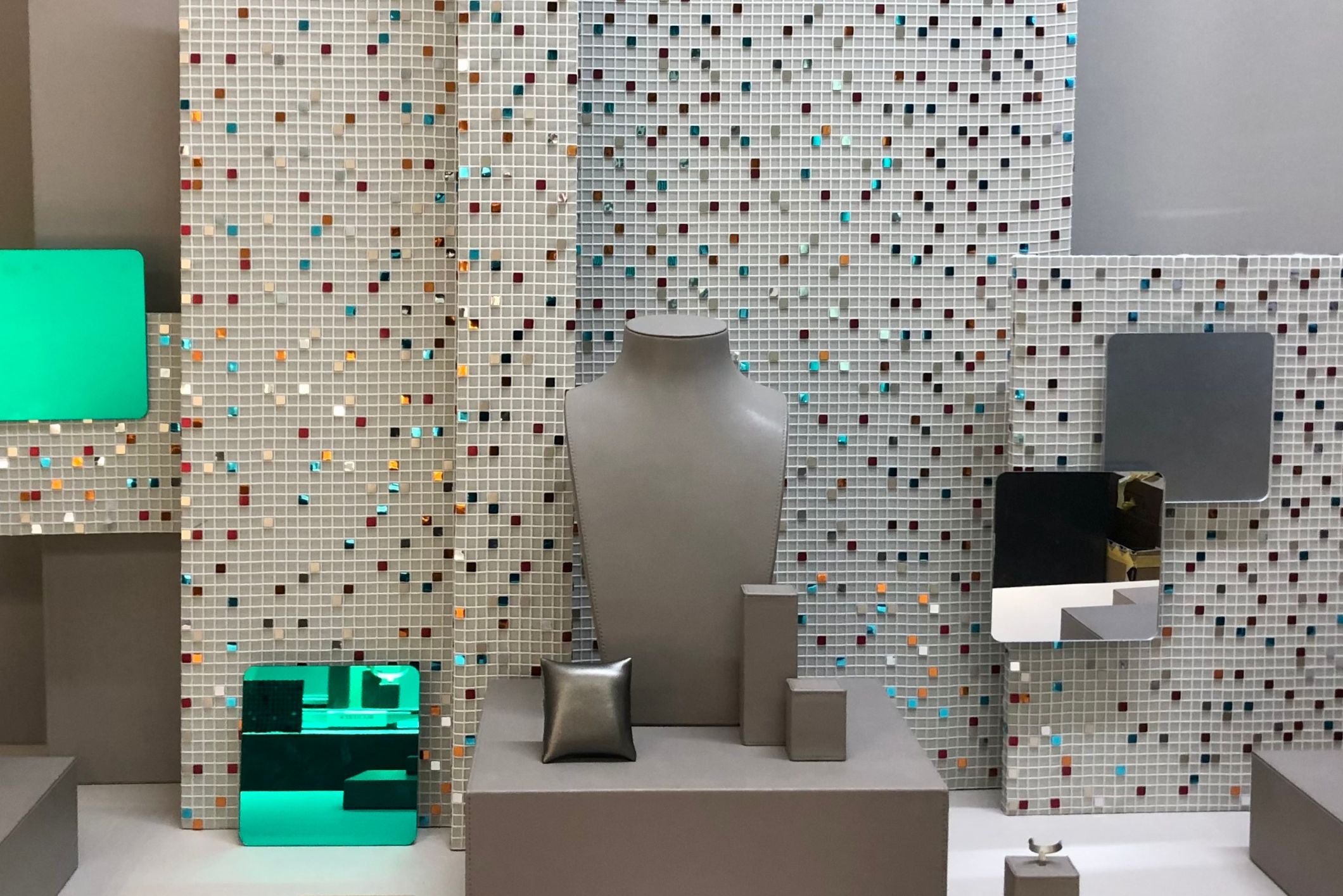 Shop Window Display Jewelry Brand Atelier Collection 4Spaces