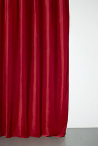 Robin Hood Curtain col. 032 Cherry Red