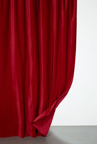 Robin Hood Curtain col. 032 Cherry Red / Movement