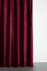 Robin Hood Curtain col. 031 Plum Red
